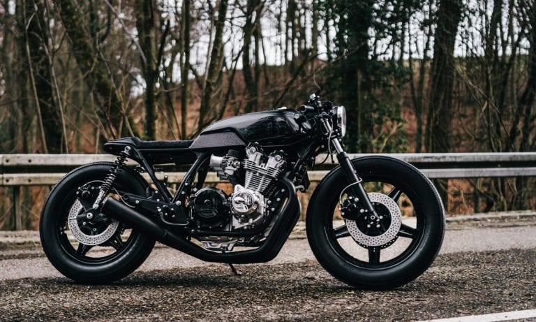 Fashionably Great - Camber CB900 Bol d'Or - Return of the Cafe Racers