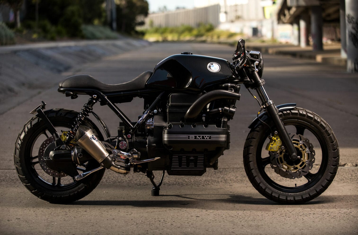 The Enforcer - Twisted Fate BMW K1100LT - Return of the Cafe Racers