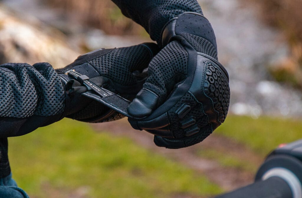Knox Urbane Pro Gloves Review (Buying Guide) - Motorcycle Gear Hub