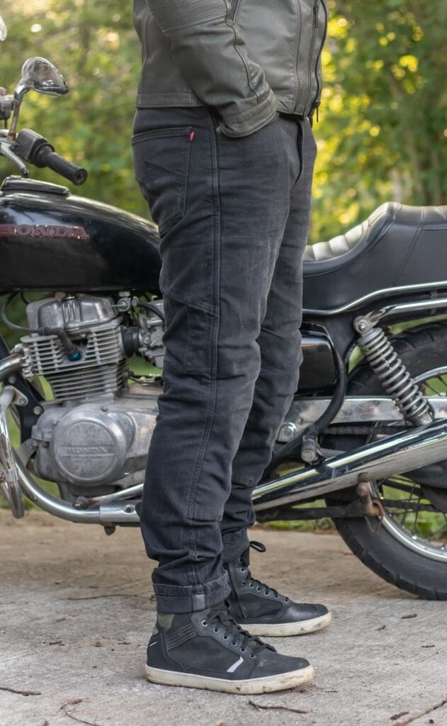 Side view of Boss Dyn jeans