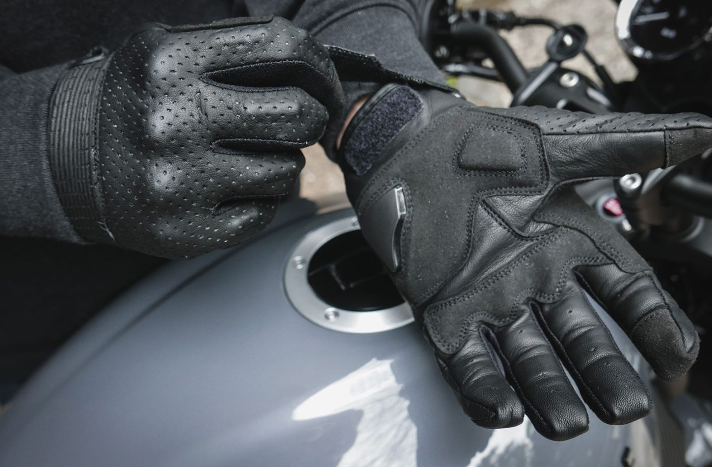 Riding Gear Review: Pando Moto Onyx Black 01 Leather Gloves - Return of ...