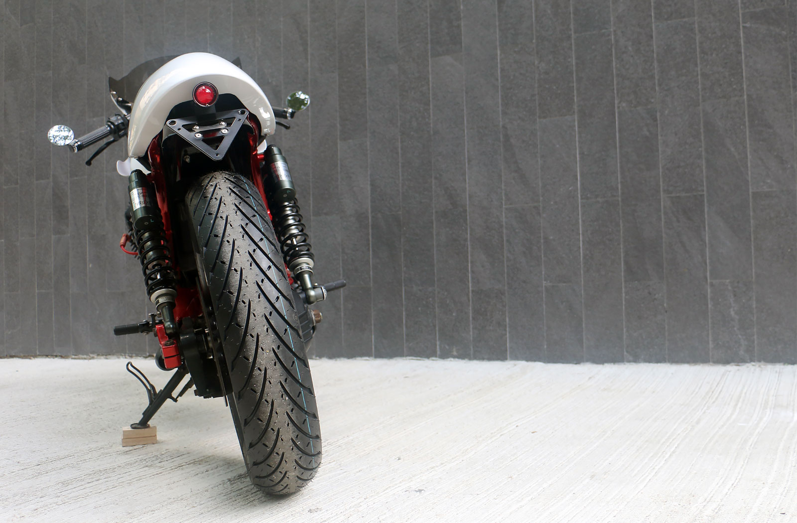 Angry Lane Moto Guzzi V7 Racer