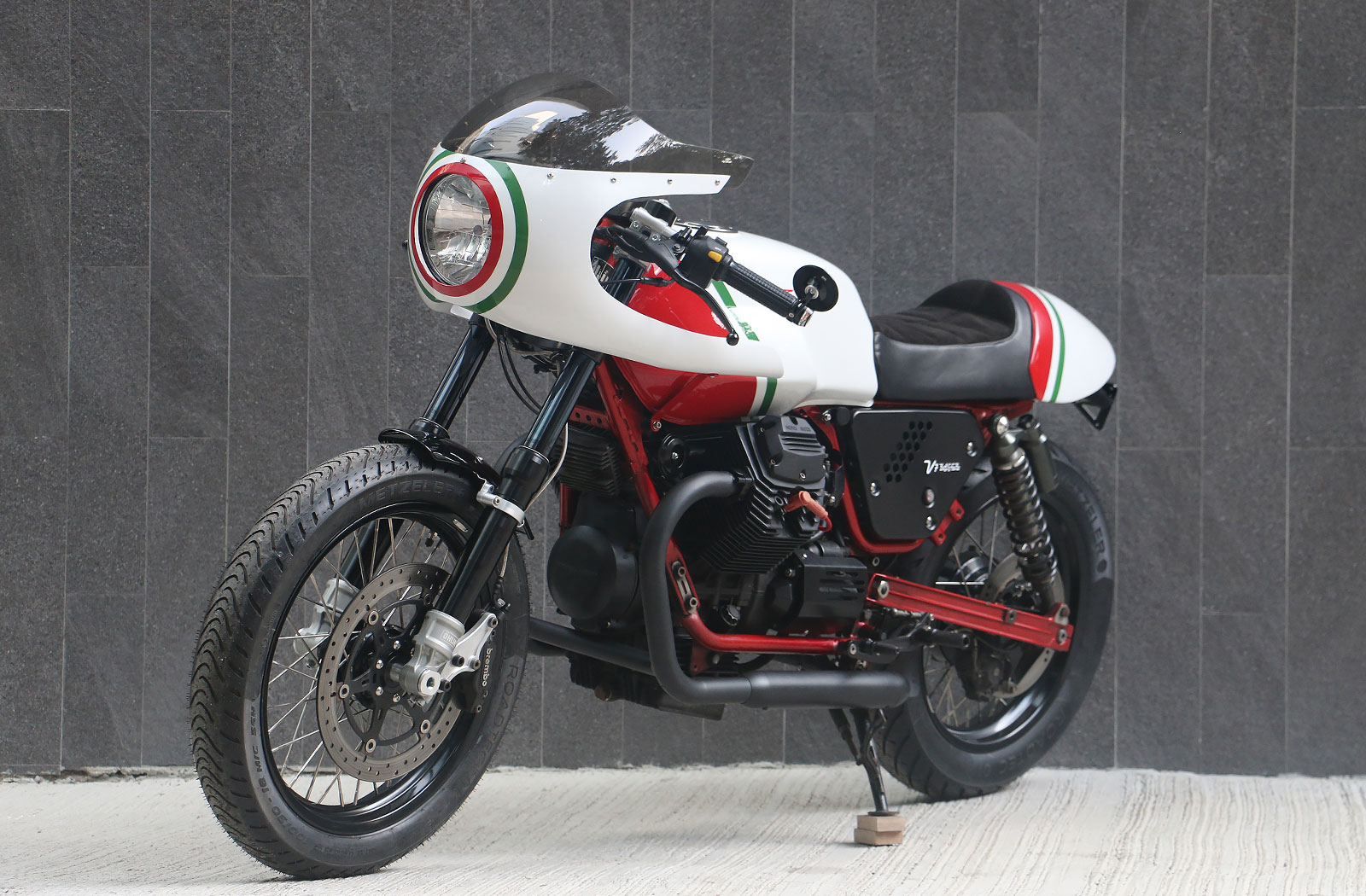 Angry Lane Moto Guzzi V7 Racer